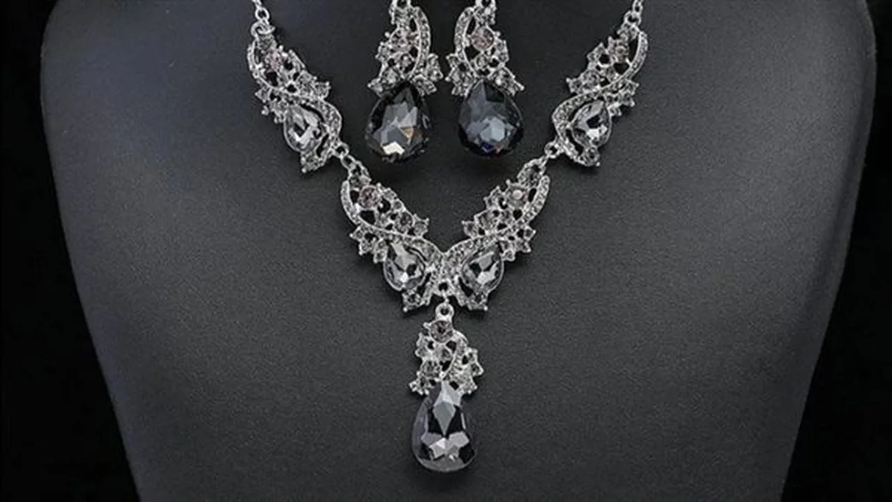 سعر الفضة اليوم الأحد 30 نوفمبر 2025 يشهد استقرارًا وسط ارتفاع طلب السبائك الاستثمارية